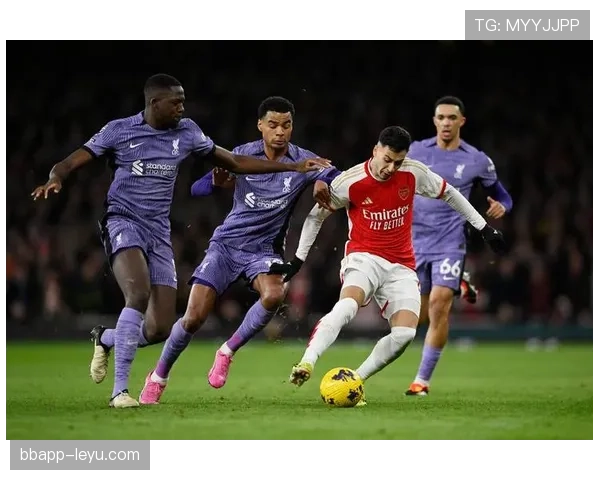 南安普顿大胜对手,状态回升重燃英超竞争力 南安普顿大胜对手,状态回升重燃英超竞争力