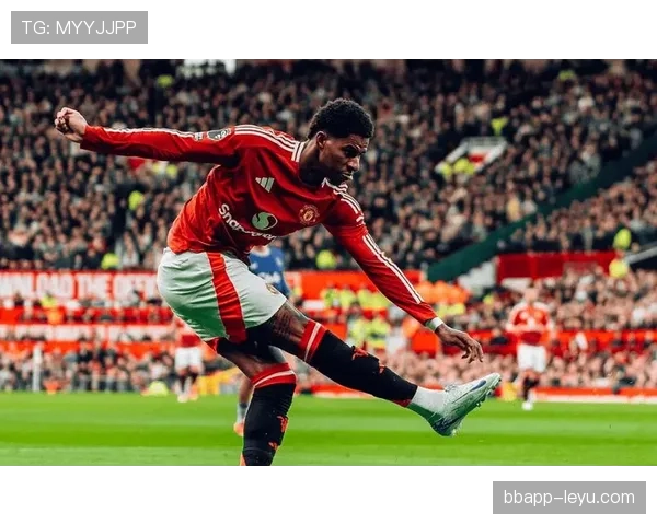 拉什福德破门建功，曼联英超关键战告捷状态回升