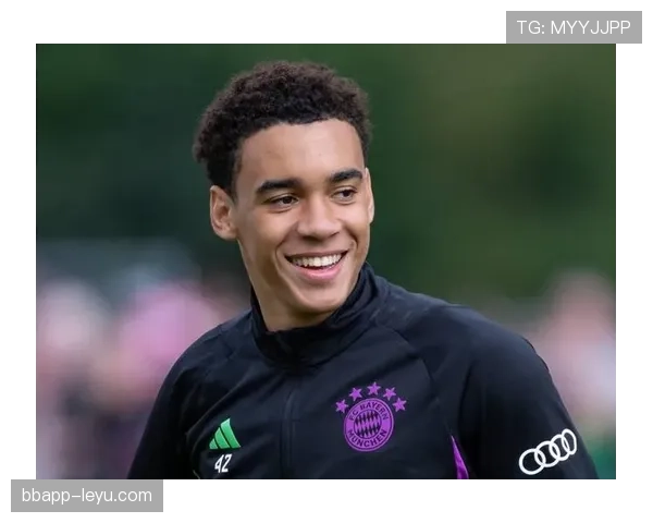 穆西亚拉：欧冠淘汰赛最年轻进球者之一的横空出世